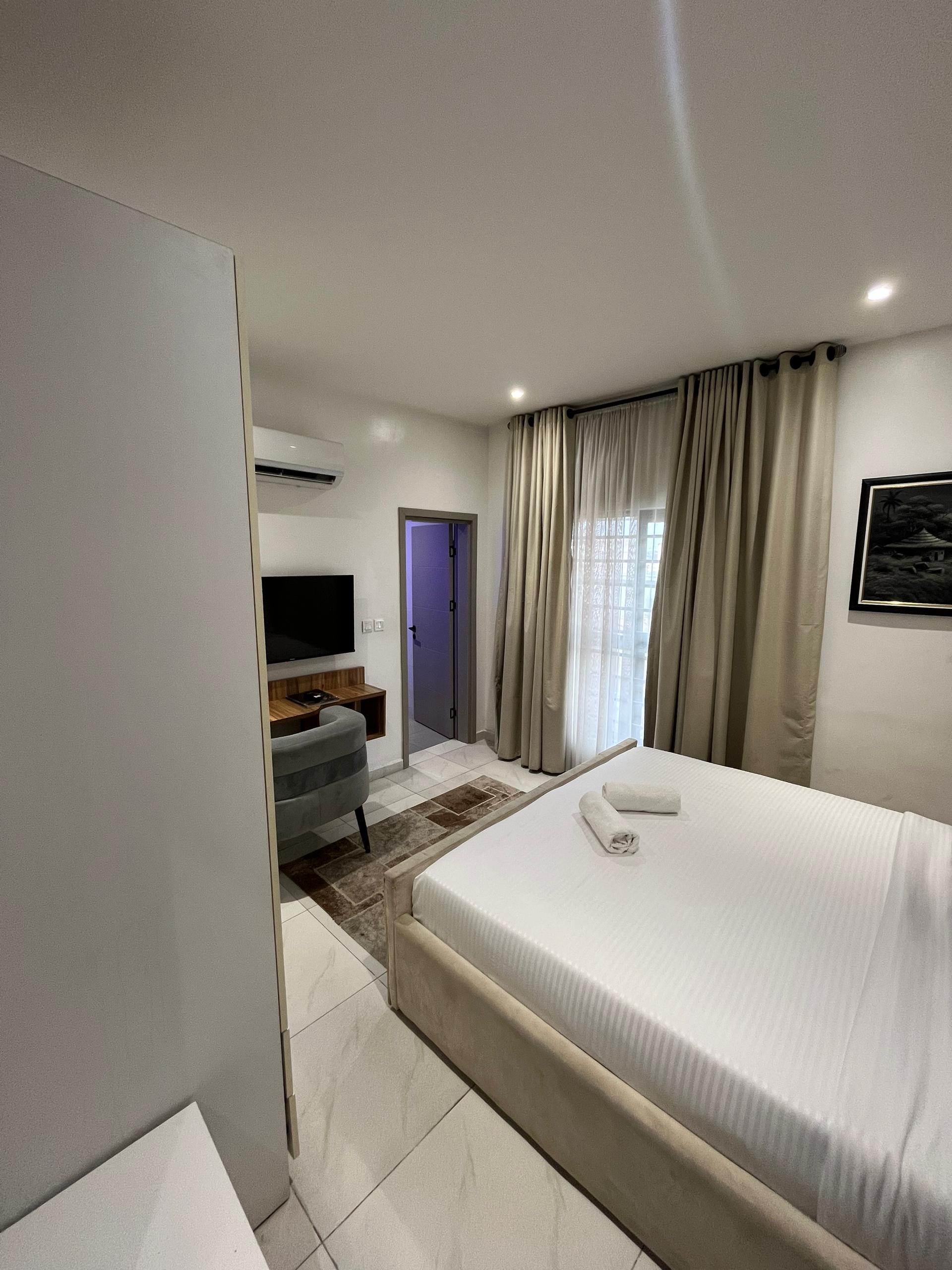 Exquisitely furnished 2 bedroom apartment